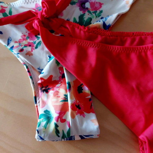 Brazil bikini bottoms used, set of 2, size M, floral and red