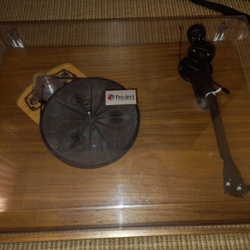 Pro-Ject Debut Carbon refurbished with SB, 2M red walnut/gloss white