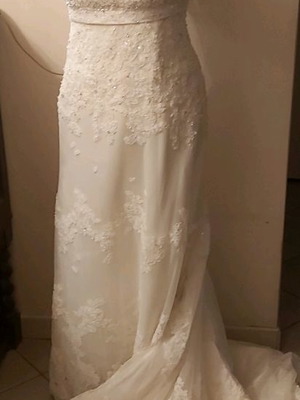 Demetrios wedding dress romantic style, embroidered with pearls, used, size Small