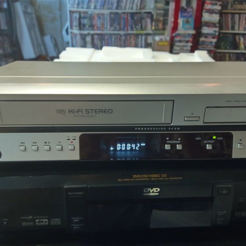 Hitachi combo video and DVD player used, no remote