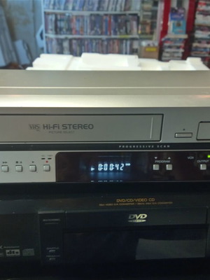 Hitachi combo video και DVD player μεταχειρισμένο, χωρίς τηλεκοντρόλ