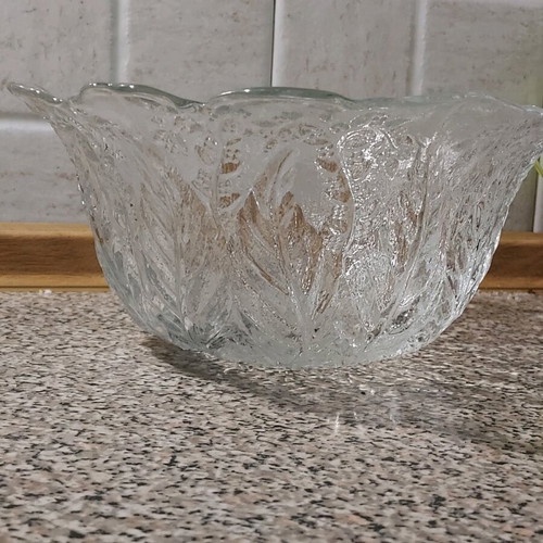 Crystal fruit bowl like new with beautiful design