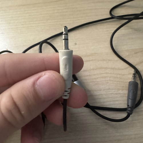 Wired Handsfree Headphones like new with Microphone and Volume Control