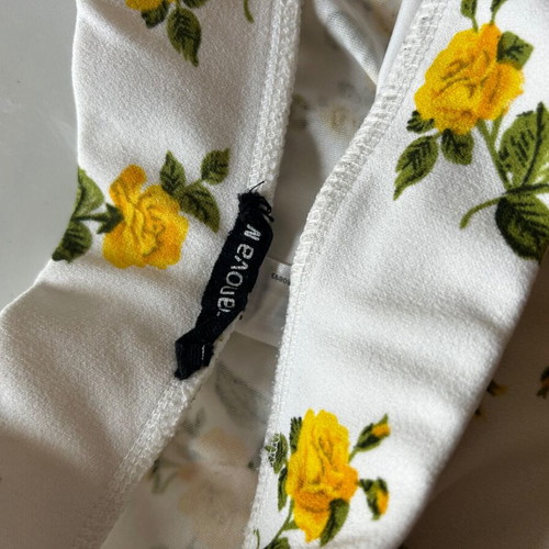 Floral summer skirt like new, size M, white and yellow
