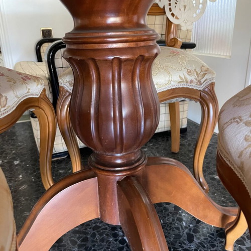 Wooden extendable dining table with 5 chairs like new
