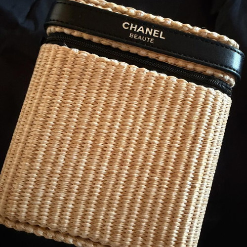 Chanel Beauté Les Beiges summer essentials toiletry bag new