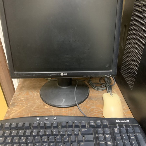 Desktop computer set Intel i3 with LG 17-inch monitor, Microsoft keyboard and mouse