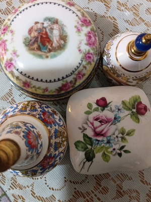 Vintage porcelain decorations like new, set of 4 pieces