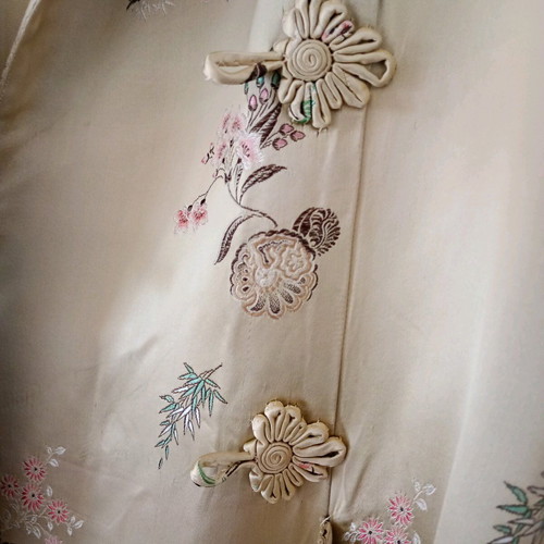 Women's pure silk robe like new, collectible Peony Brand size 40