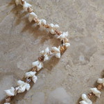 Necklace with shells like new, beige