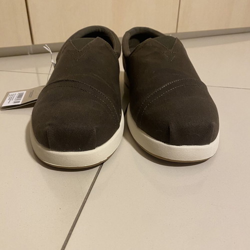 Toms shoes new in box, anatomical, non-slip sole, size 45, black and gray