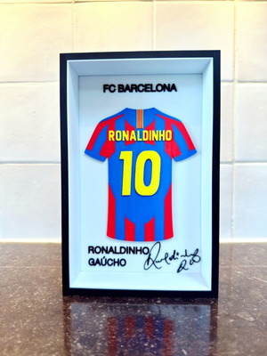Ronaldinho Gaúcho #10 FC Barcelona logo collectible like new