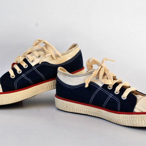 Benetton vintage blue canvas sneakers size 40