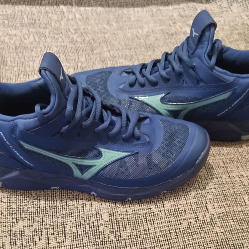 Mizuno Wave Luminous women's volleyball shoes used, blue