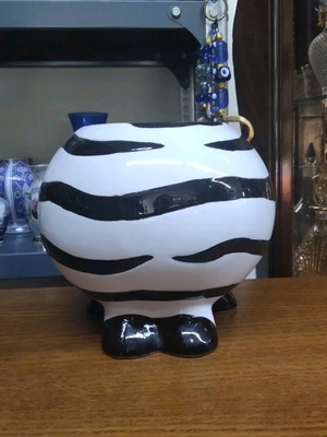 Ceramic table vase "Zebra" used 17x19x19 cm