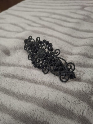 Black hair clip
