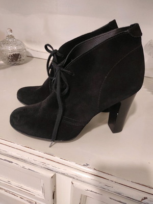 Pedro Garcia suede ankle boots used with laces and high heel