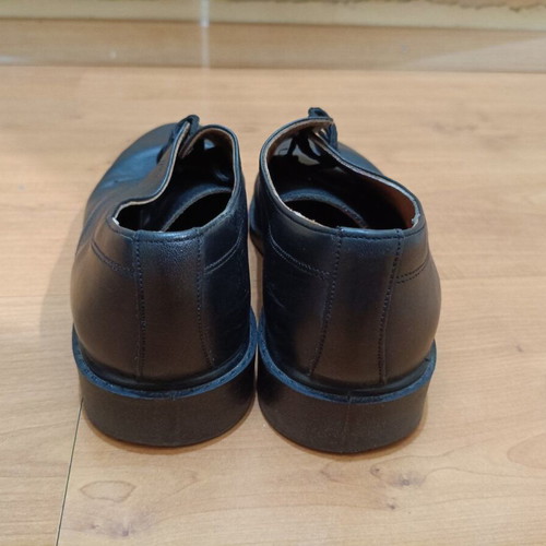 Black scarpe slightly used, size 42