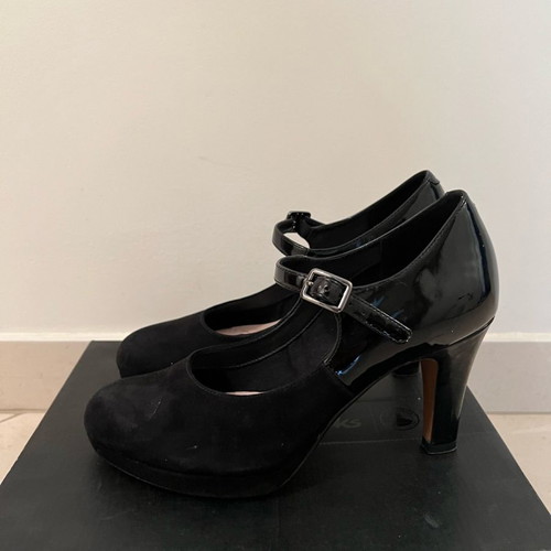 Clarks heels new, size 38, black with strap