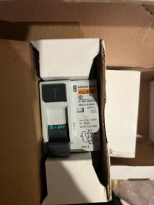 RCD leakage relay anti-electric shock switch 40A and 16A Merlin Gerin new