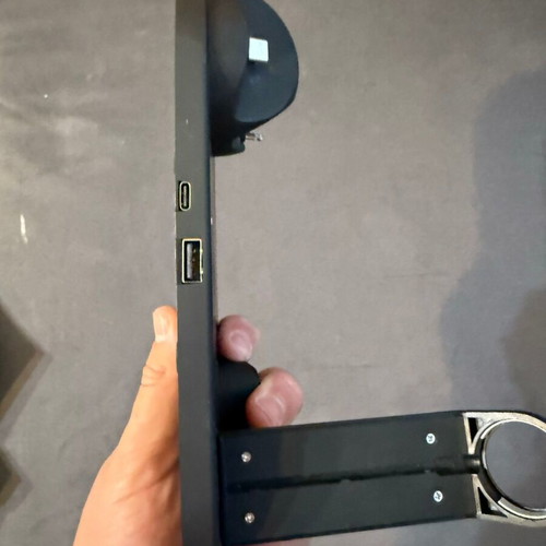 4-in-1 charger like new with wireless charging for phone, smartwatch, and earbuds