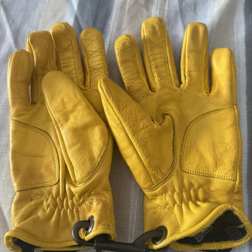 Fuel United gloves M size, like new, yellow