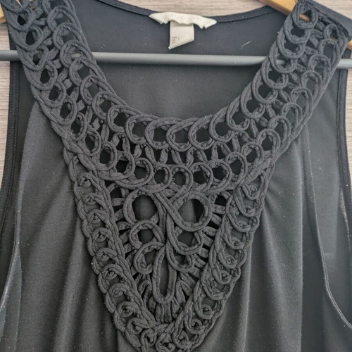 H&M black top used, size L