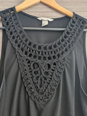H&M black top used, size L