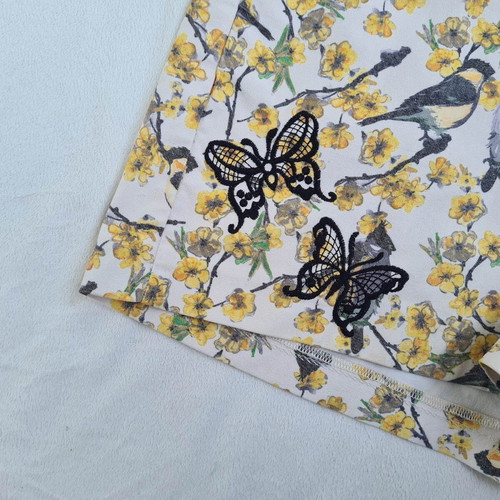 Desigual women's floral shorts with embroidered butterflies, size 40 M/L W30"