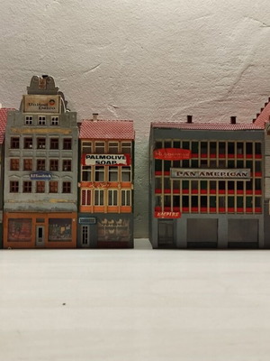 Märklin Δύο πολυκατοικίες συναρμολογούμενες σαν καινούργιες