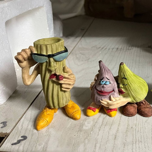 Decorative figurines set of 2 new
