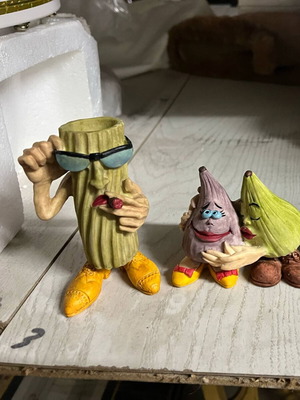 Decorative figurines set of 2 new