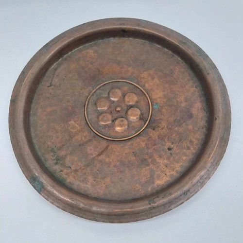 Vintage copper tray used with round shape and patina