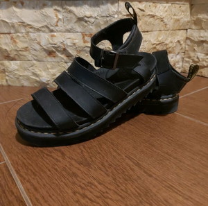 Dr Martens Blaire δερμάτινα σανδάλια