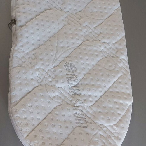 Bassinet mattress protector with zipper like new, 65×34 cm