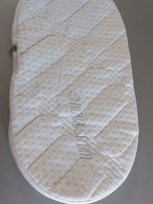 Bassinet mattress protector with zipper like new, 65×34 cm