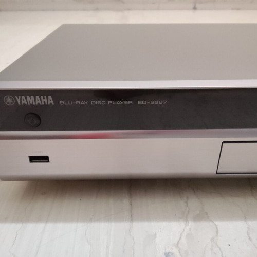 Yamaha Bluray Disc Player BD S667 like new