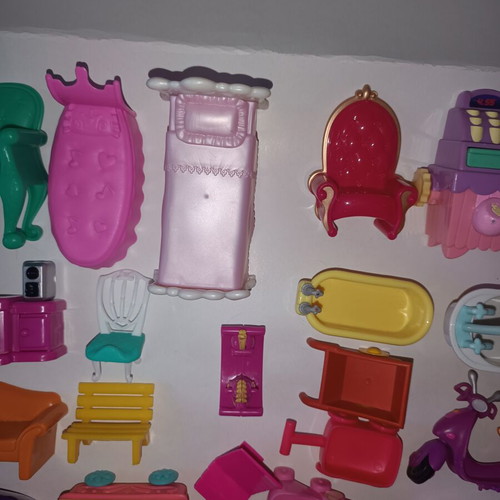 Shelly/Kelly doll furniture set, 25+ pieces
