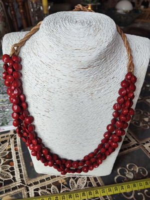 Handmade necklace with red seeds like new, vintage style