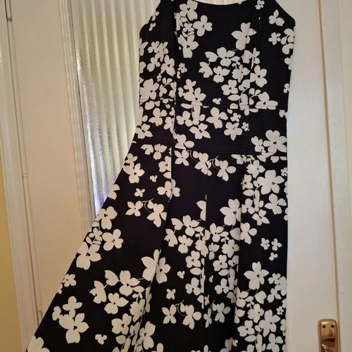 Miss Simbolo floral dress black and white used