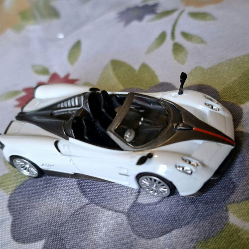 Mini GT Pagani Huayra Roadster Hong Kong Exclusive Edition like new