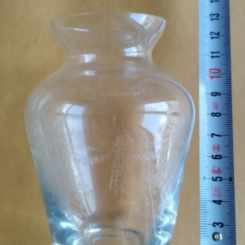 Crystal vase with engraved flowers new