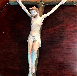 Αντίκα άνω των 60 ετών Ιταλίας χειροποίητο Πορσελάνινο άγαλμα του Εσταυρωμένου Χτιστού στο Σταυρό με επιτοίχια με υποδοχή