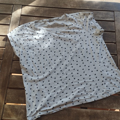 T-shirt with hearts like new, XXL, white and blue