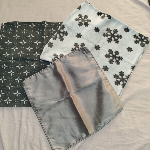 Christmas pillow covers set of 3, like new, sofa cushions
