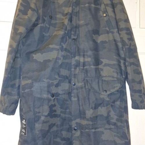 Camo outerwear like new, size L