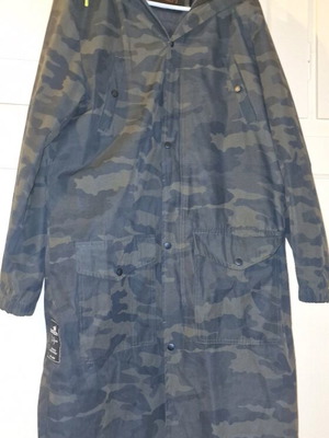 Camo outerwear like new, size L