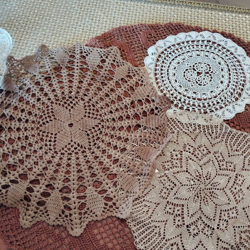 Handmade doilies like new, pack of 25 pieces