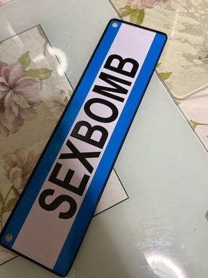 Πινακίδα - Sexbomb