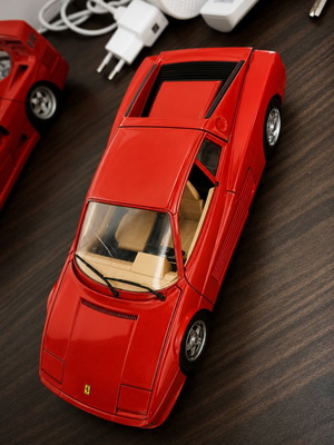 Ferrari Testarossa 1:18 collectible model car